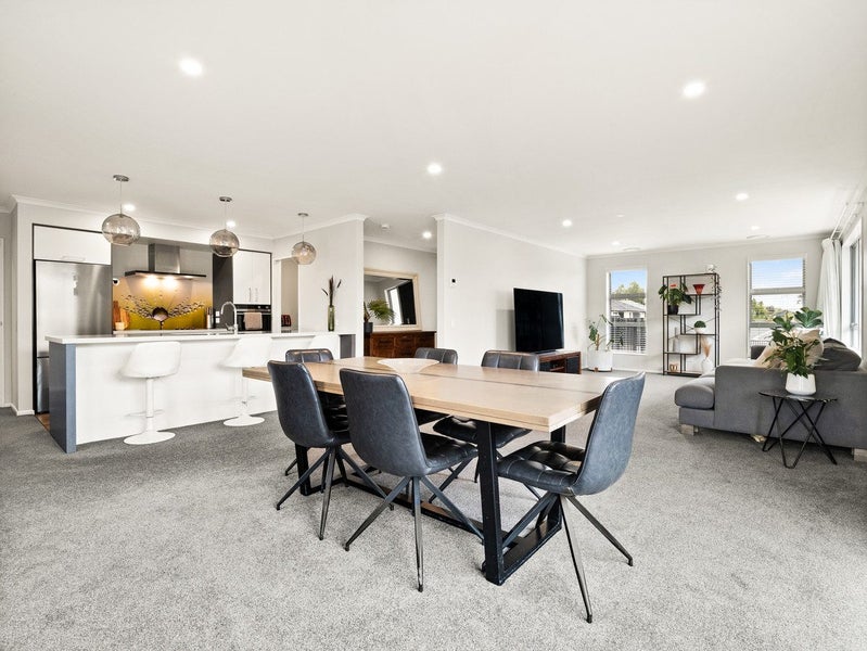 Modern Living & Effortless Style64318808224257113