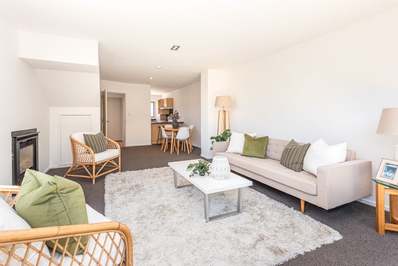 Sunny & Spacious + Double Garage64319411974529112