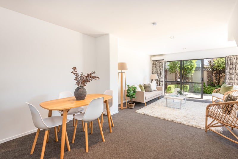 Sunny & Spacious + Double Garage64319411974529113