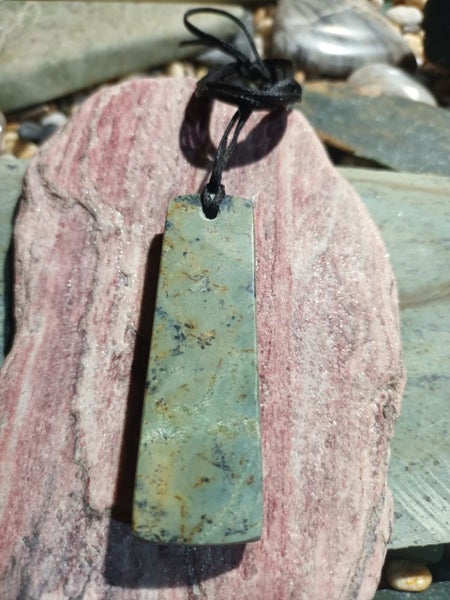 Pounamu Greenstone Pendant - Toki Carousel 3