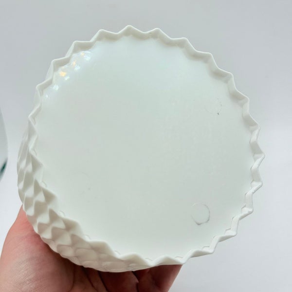 White Textured Diffuser Vase64401459092098112