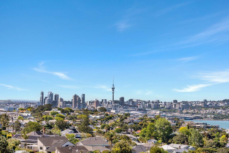 Near New Apartment with City and Harbour View64325420956930110