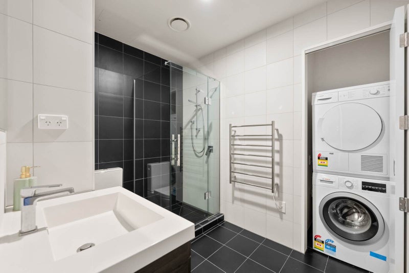 Near New Apartment with City and Harbour View64325420956930114