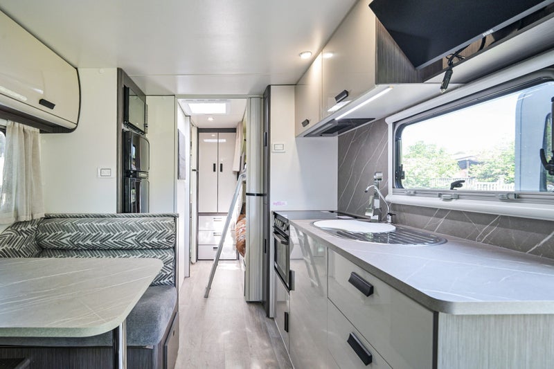 Pristine Jayco Journey 202264325919084034112