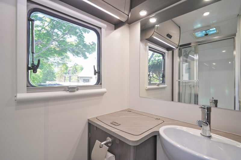 Pristine Jayco Journey 202264325919084034113