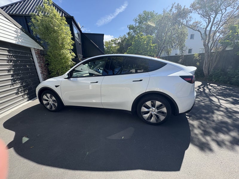 2023 Tesla Model Y Rear wheel drive64326021906307111