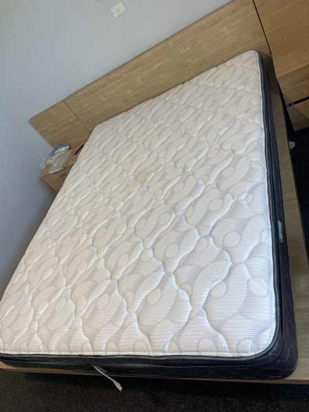 Medium firm Queen size Mattress like new64326499421697110