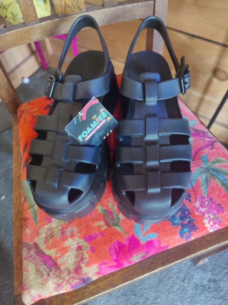 Sketchers Carousel 1