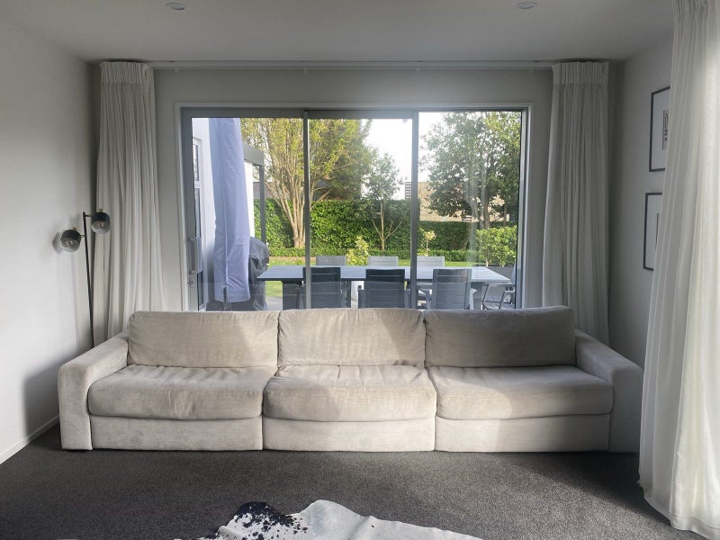 Milano and co extra large sofa64384972346499110