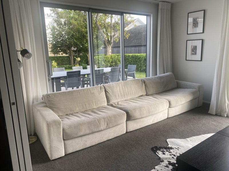 Milano and co extra large sofa64384972346499111