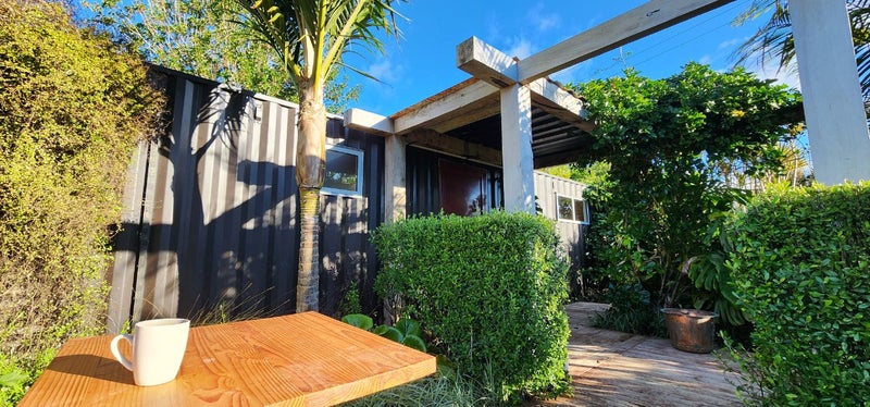 Sturdy, Solid, Accommodation64326662282755111