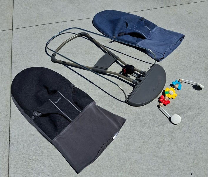 Baby Bjorn Bouncer Bliss + Spare Cover & Toy – Excellent Conditio64326750067841111