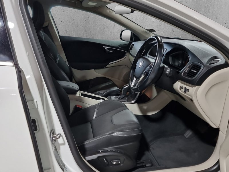 2014 Volvo V40 T464327049225985111