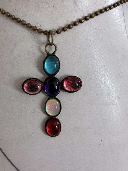 LISA HOSKIN JEWELLED CROSS Carousel 1