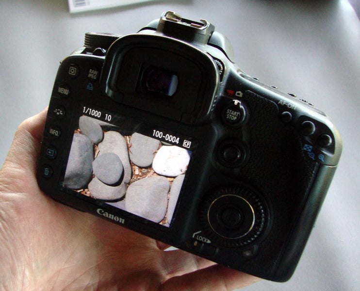 CANON EOS 7D + 50mm Mark II64341787975298113