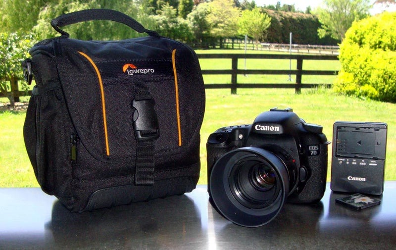 CANON EOS 7D + 50mm Mark II64341787975298112