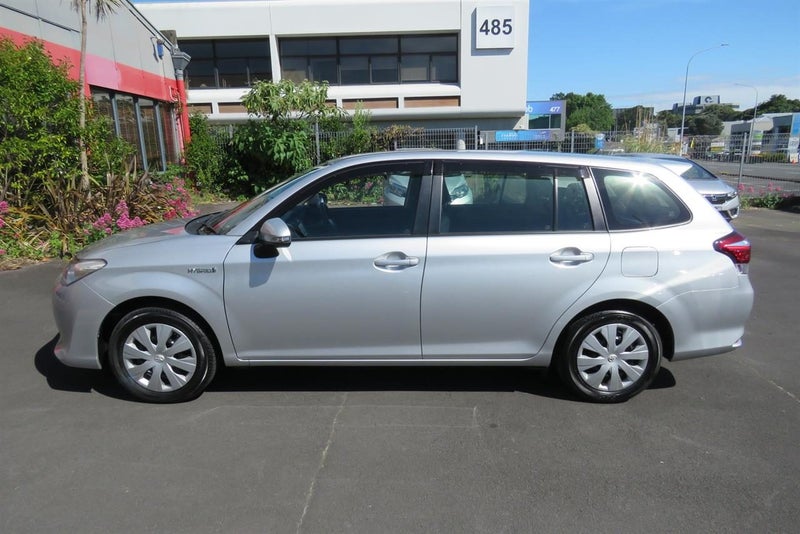 2015 Toyota Corolla Fielder 1.5L Hybrid64327849268353113
