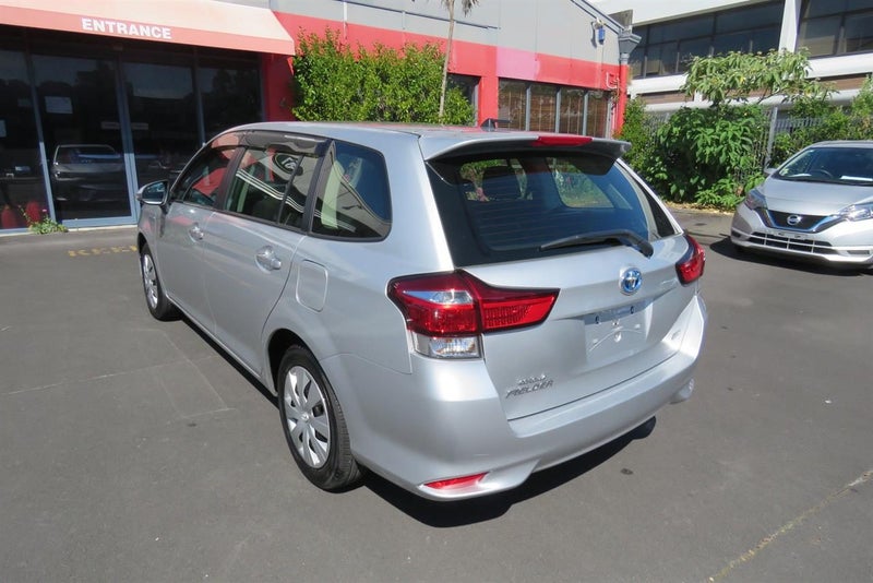 2015 Toyota Corolla Fielder 1.5L Hybrid64327849268353114