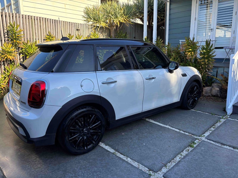 2023 MINI Hatch Cooper64327849292545113