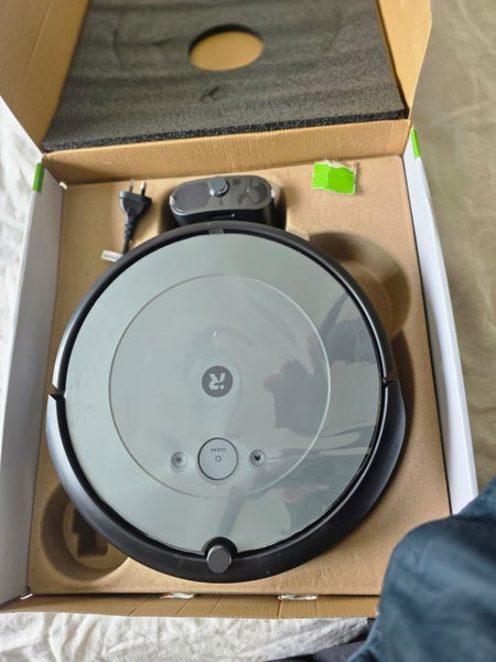 NEW Roomba i2 IRobot vacuum Carousel 1