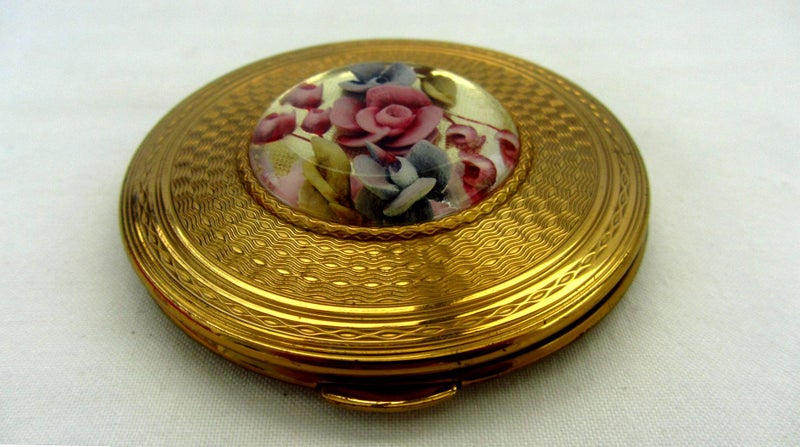 VINTAGE 1950'S STUNNING 'KIGU' POWDER COMPACT WITH REVERSE CARVED LUCITE FLOWERS Carousel 2