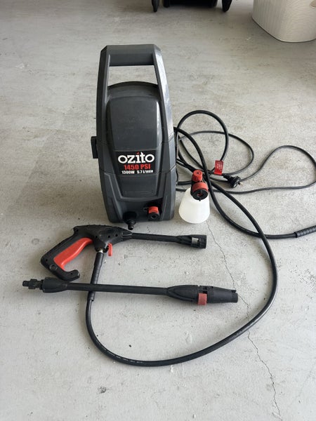 Ozito water blaster PWE1300 Carousel 1