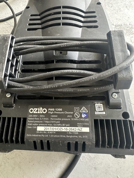 Ozito water blaster PWE1300 Carousel 2