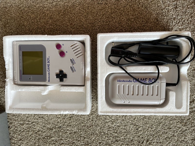 **Original Box** Nintendo Game Boy DMG-01, Charger & Othello64430540848387114