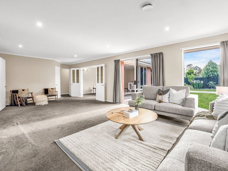 Peace, Privacy and Potential in Prime Location!64329147463553114