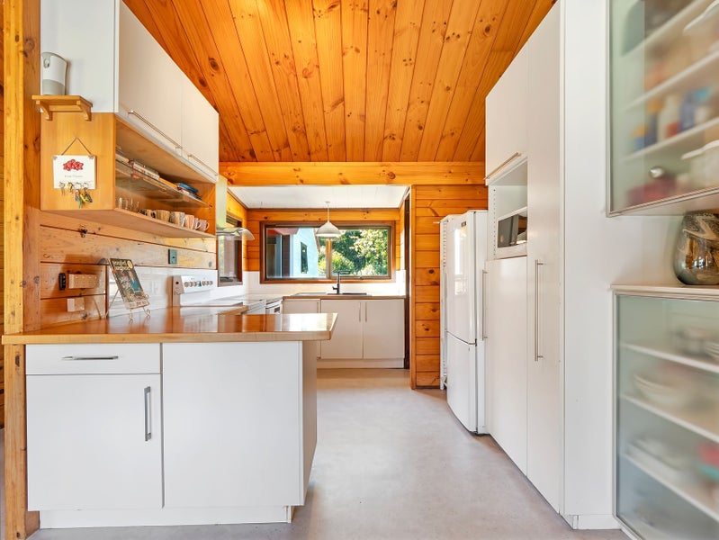 Lifestyle Living on an Acre with Additional Studio64329162334977113