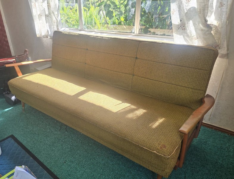 Vintage / Retro Couch Carousel 1