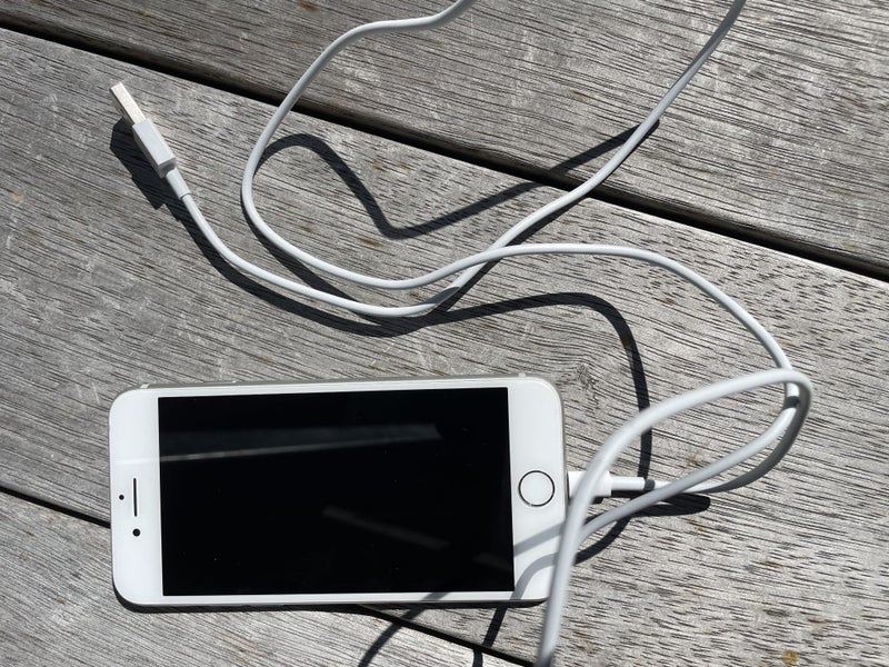 iPhone 8 64GB64494610721922111