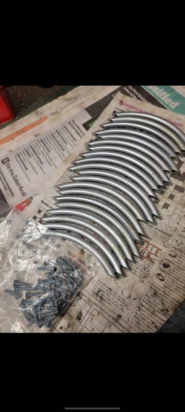 Cupboard handles Carousel 1