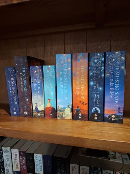 Lucinda Riley - the complete set (8 books) of The Seven Sisters64331173930241110