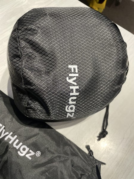 Flyhugz neck support and eye mask Carousel 5