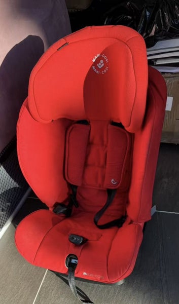 Maxi-Cosi Car Seat – Red (ISOFIX Compatible)64442260493571112