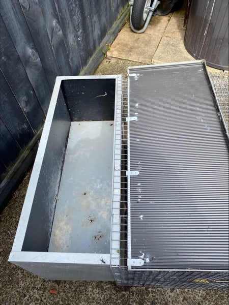 Rabbit Hutch with Run - Outdoor Carousel 1