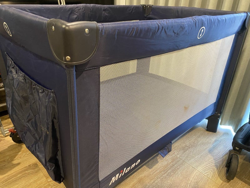 Baby playing bed Carousel 1