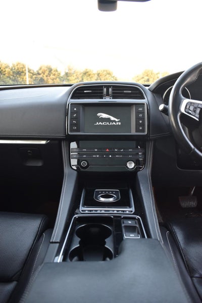 2017 Jaguar F-PACE 30D R-Sport64338829465730111