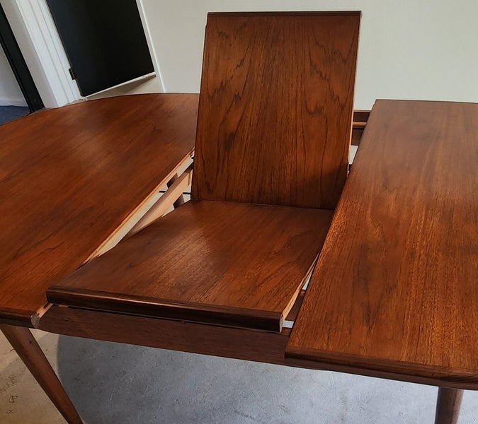 Curvaceous Victor Wilkins 'Fresco' Oval Dining Table by G-Plan64338979491203114