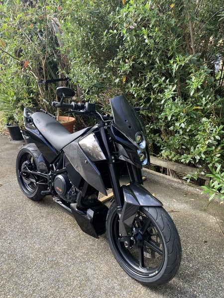 KTM Duke 201064339548149379111