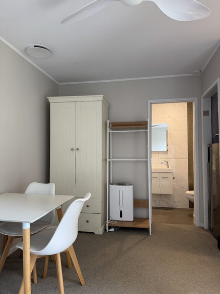 Hillcrest, 1 bedroom64650338504834112