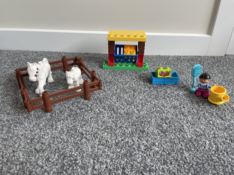 Duplo Horses and Accessories Carousel 1