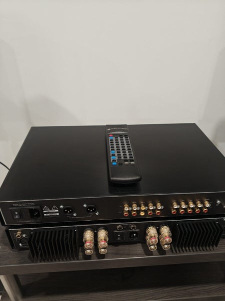 Micromega PA-20 & PW-250 Pre/Power Amp Combo – High-End French Audio Carousel 2