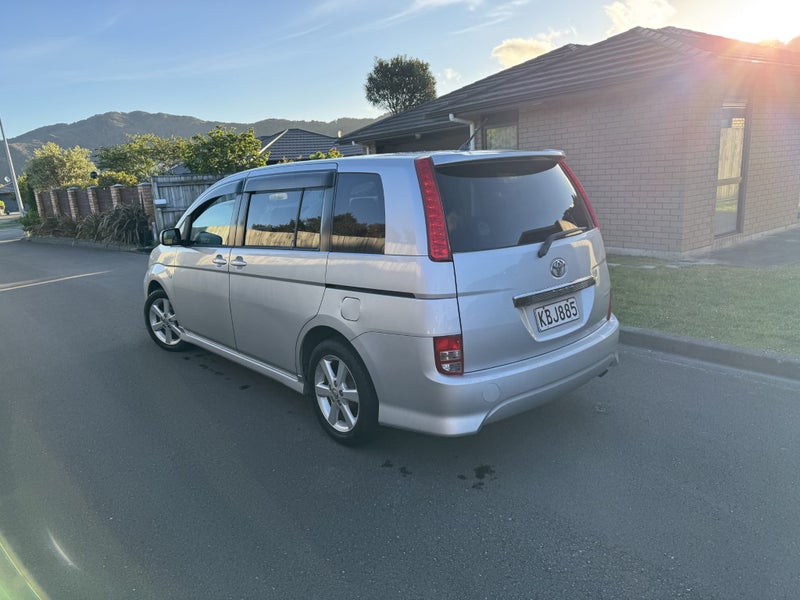 2005 Toyota Isis64342765502339112