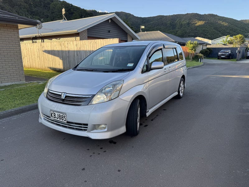 2005 Toyota Isis64342765502339113