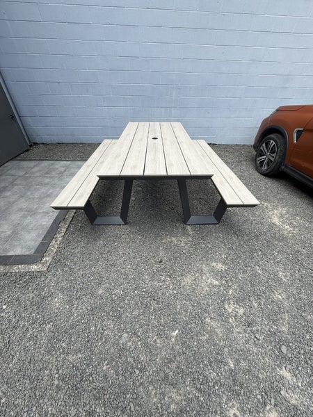 Outdoor Picnic Table Carousel 1