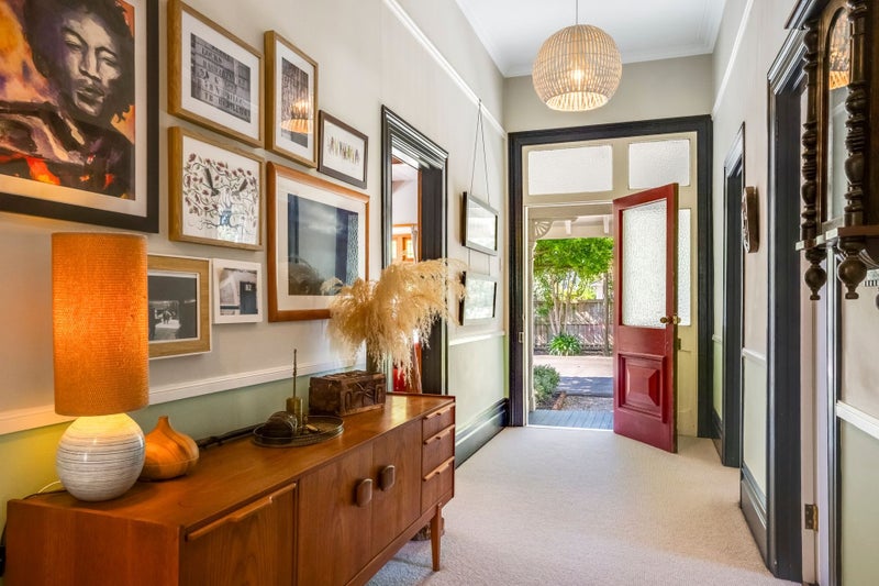 Beautifully Restored Villa on Huge Section64347901923841112