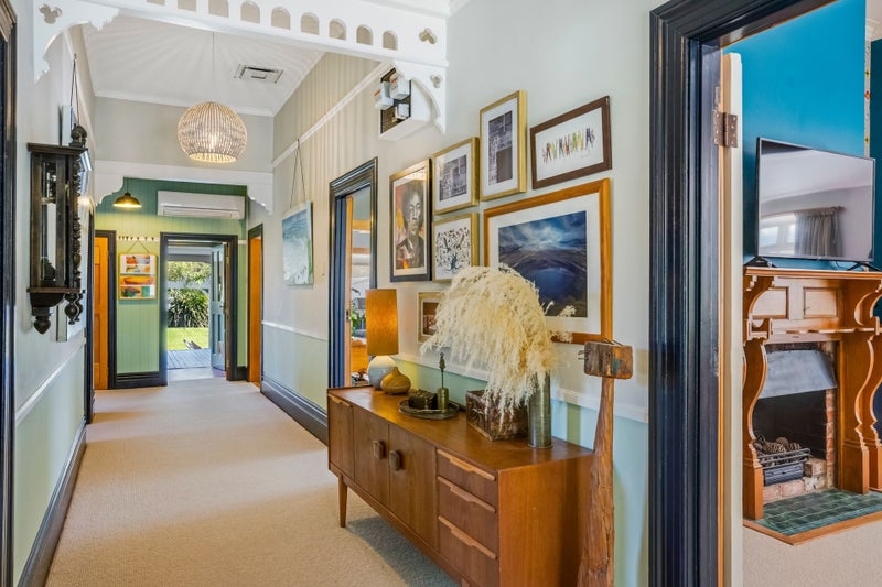 Beautifully Restored Villa on Huge Section64347901923841113