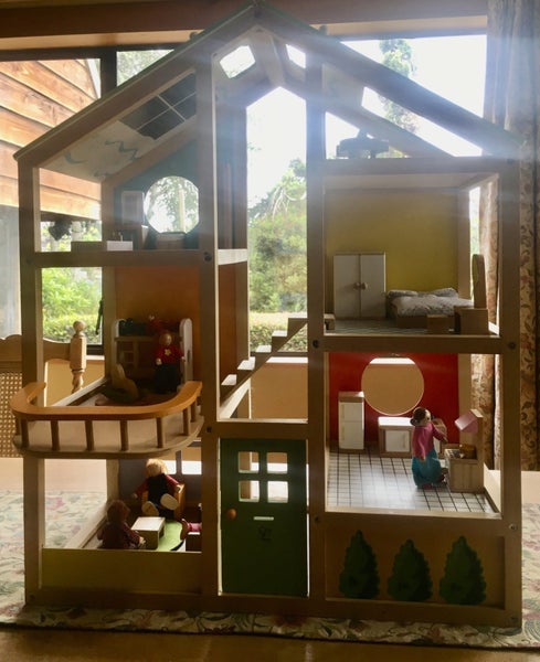 Hape All-Seasons Dollshouse in great condition64426893607299111